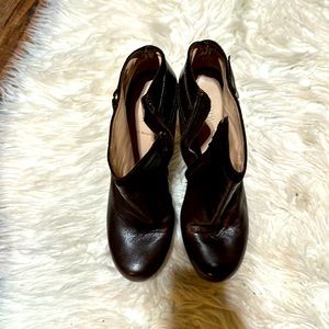 Fendi brown leather and suede ankle bootie.  Size 39.
